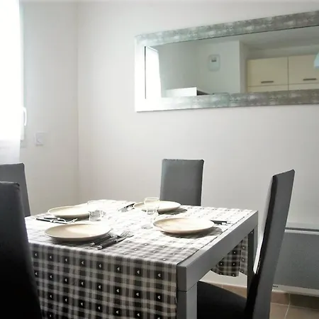 Appartement Moderne Avec Terrasse, Parking Et Clim Au Lavandou - 4 Couchages - Fr-1-251-122